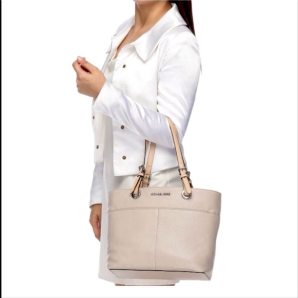 MICHAEL KORS Top Zip Pocketed Bedford Leather Shoulder Tote Bag in Soft Pink - Picture 15 of 15